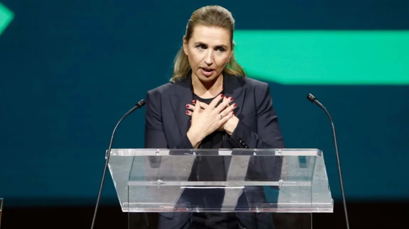 Primer ministra danesa lee discurso realizado con Chat GPT