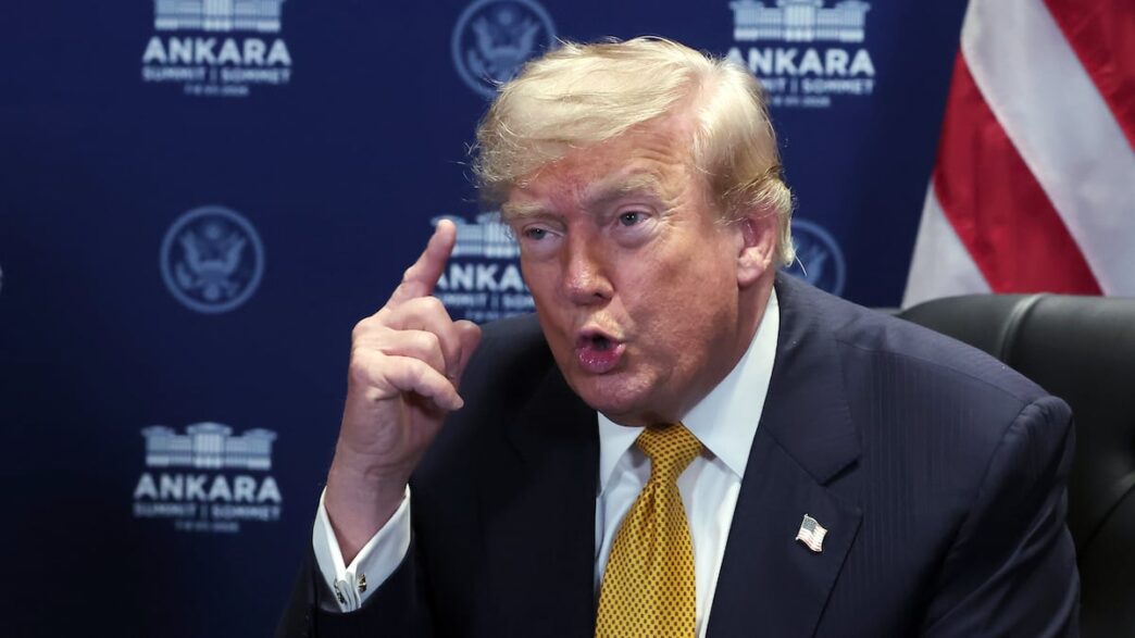 Donald Trump lanza dura advertencia a Irán tras romper alto al fuego