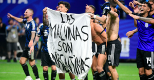 Reino Unido pide sanciones a Argentina por celebración en el Mundial
