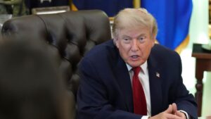 Trump propone eliminar ciudadanía por nacimiento tras fallo judicial