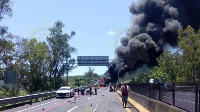 Tráiler se queda sin frenos y provoca accidente fatal en la autopista Guadalajara-Tepic