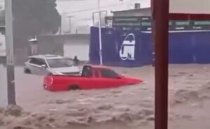 Tragedia en Chihuahua: Lluvias cobran vida de conductor arrastrado por corriente