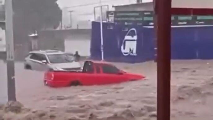 Tragedia en Chihuahua: Lluvias cobran vida de conductor arrastrado por corriente