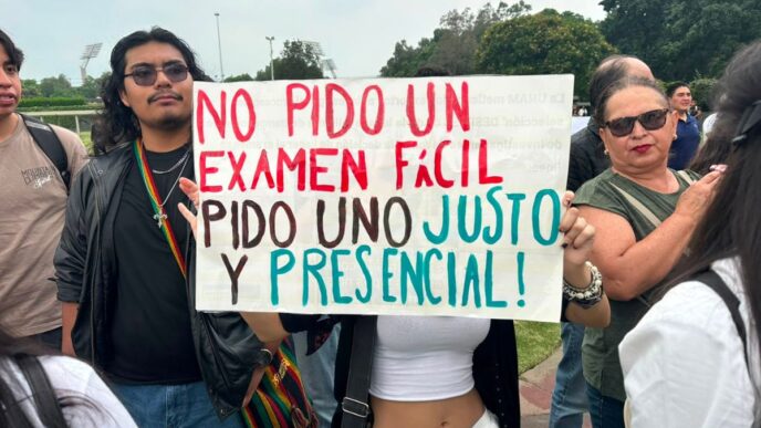 Aspirantes a la UNAM exigen repetir examen de admisión presencial