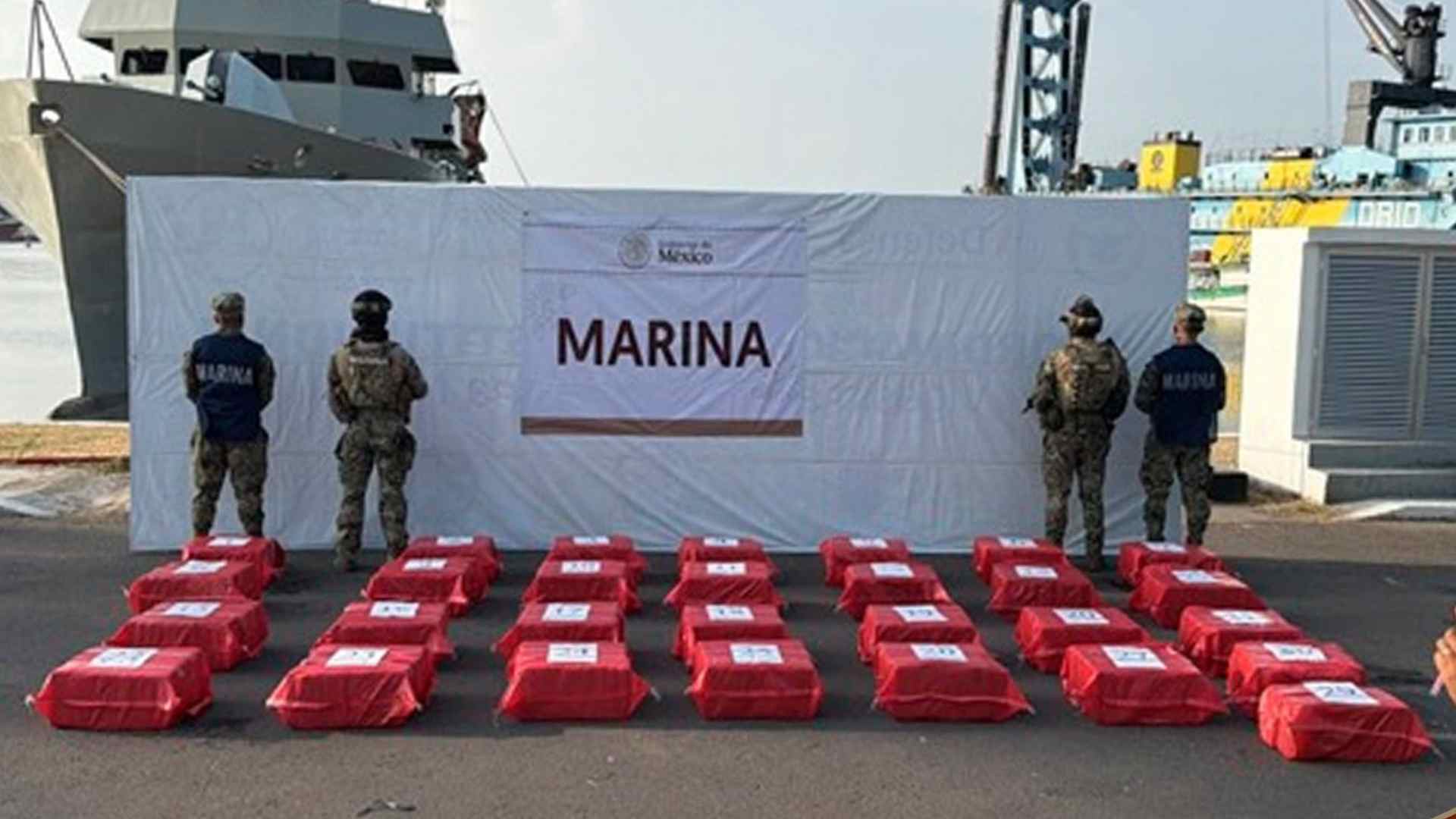 La Semar captura a ocho individuos y confiscó una gran cantidad de cocaína en las costas de Chiapas.