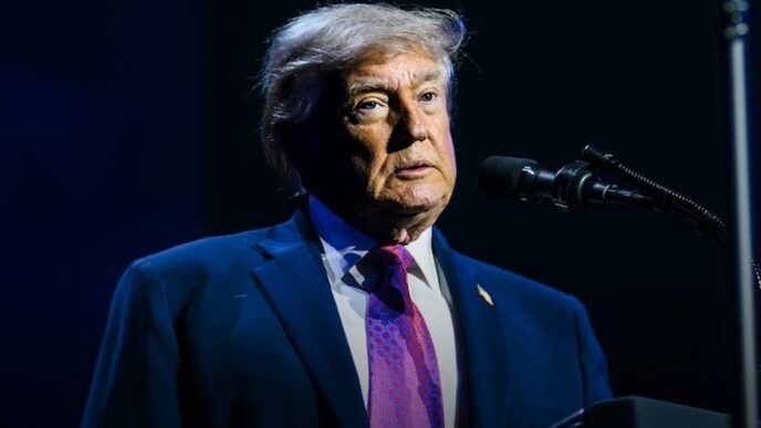 Operador de teleprompter de Trump despedido por apuestas en discursos