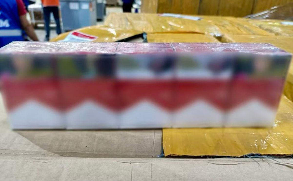 Las autoridades han confiscado 3 millones de cigarros ilegales en el AICM, provenientes de Asia. Descubre más sobre este suceso.