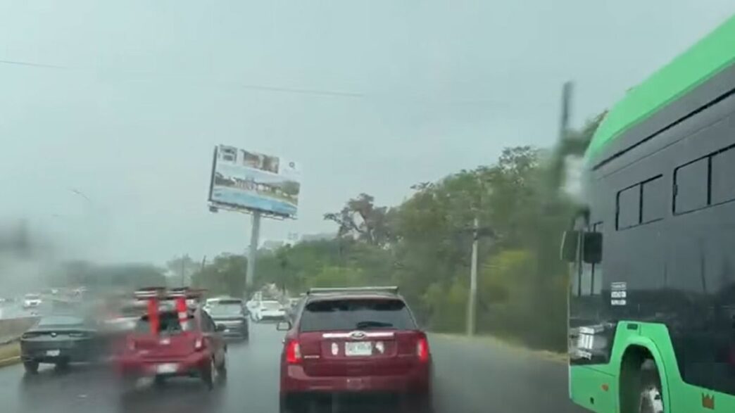 Aeropuerto de Monterrey suspende vuelos por intensas lluvias en la región