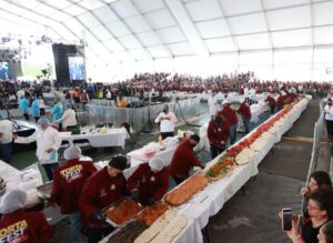 Récord Guinness en México con una torta de 1.5 toneladas