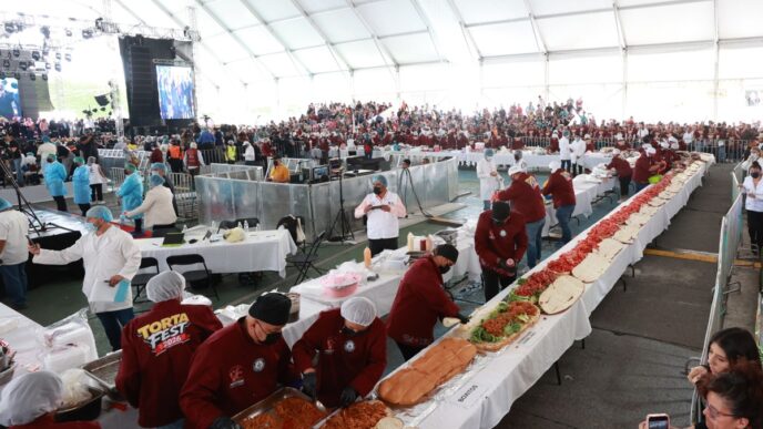 Récord Guinness en México con una torta de 1.5 toneladas