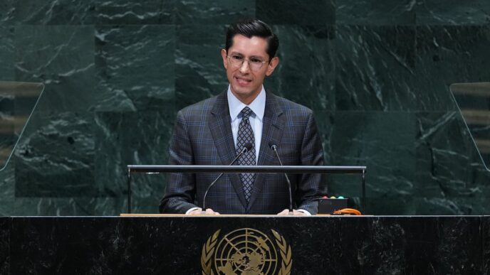 Roberto Velasco y Volker Türk abordan muertes de mexicanos en ICE