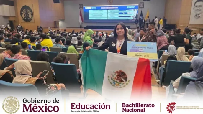 Estudiante mexicana del CETIS brilla en Indonesia con su extintor acústico